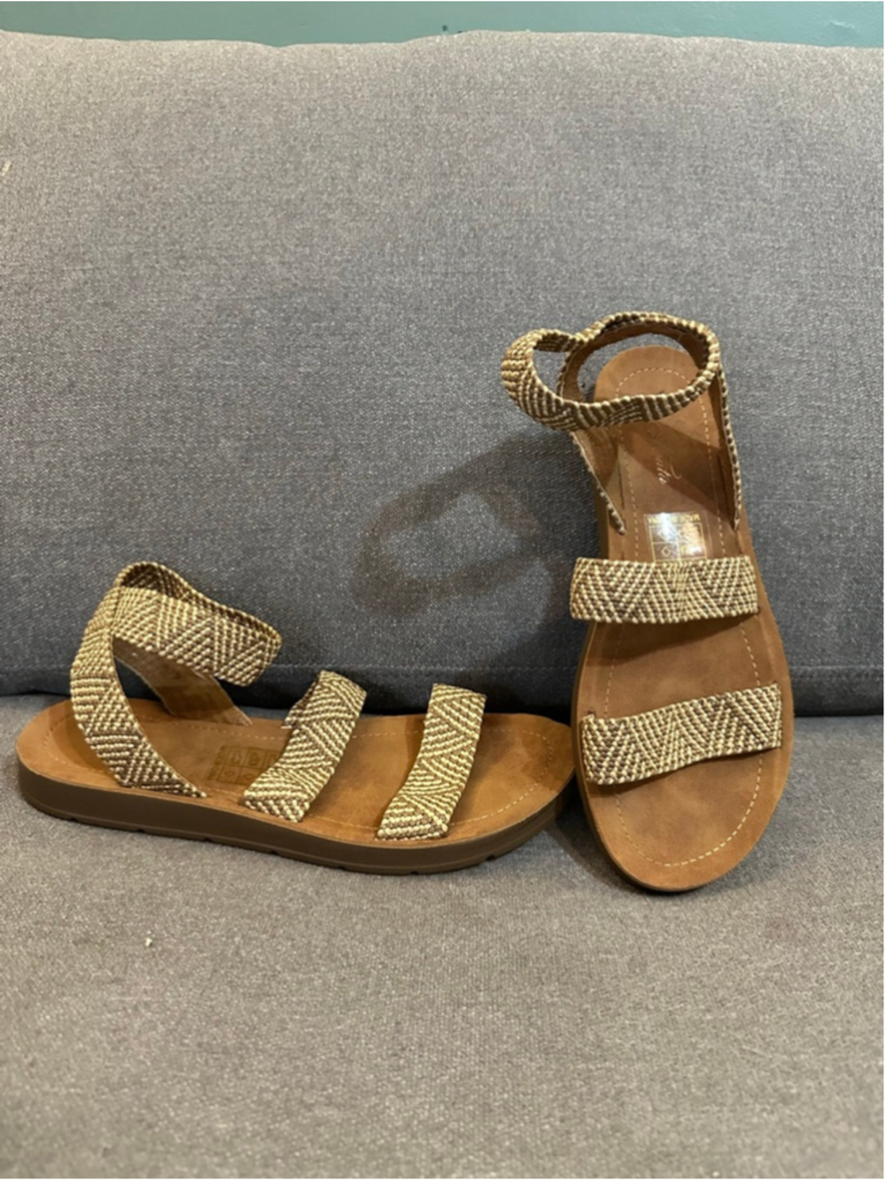 New Mata Brown & Beige Woven Strap Flat Sandals Size 8.5 summer beach comfy